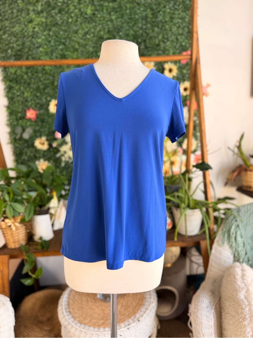 Vince Camuto Cobalt V-Neck Short Sleeve Tee